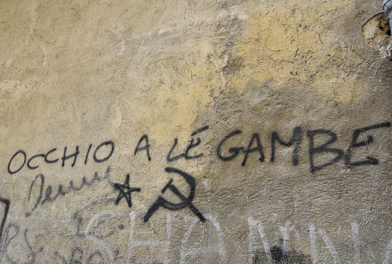 ...italiano gambizzato...