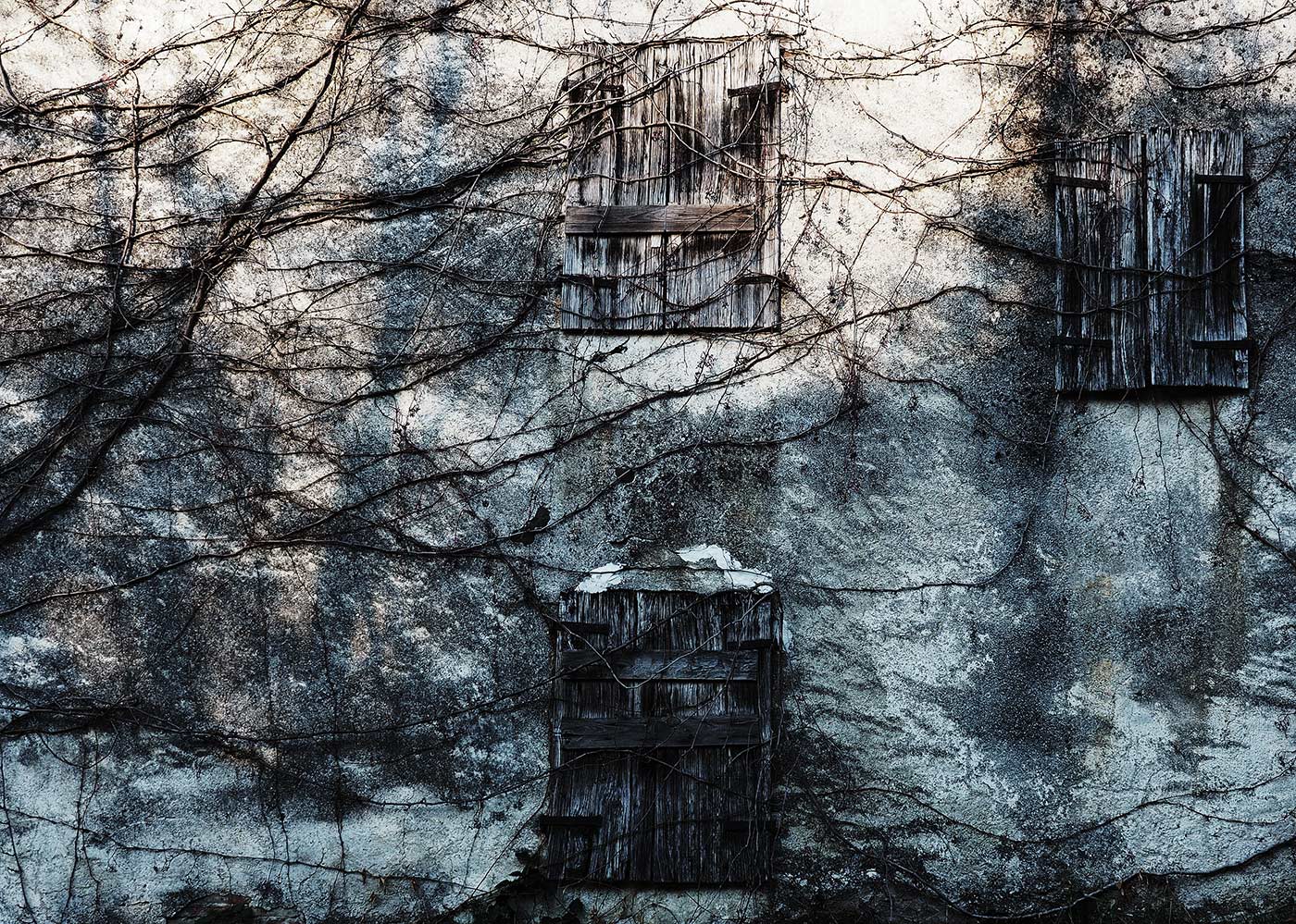 Vecchio muro abbandonato