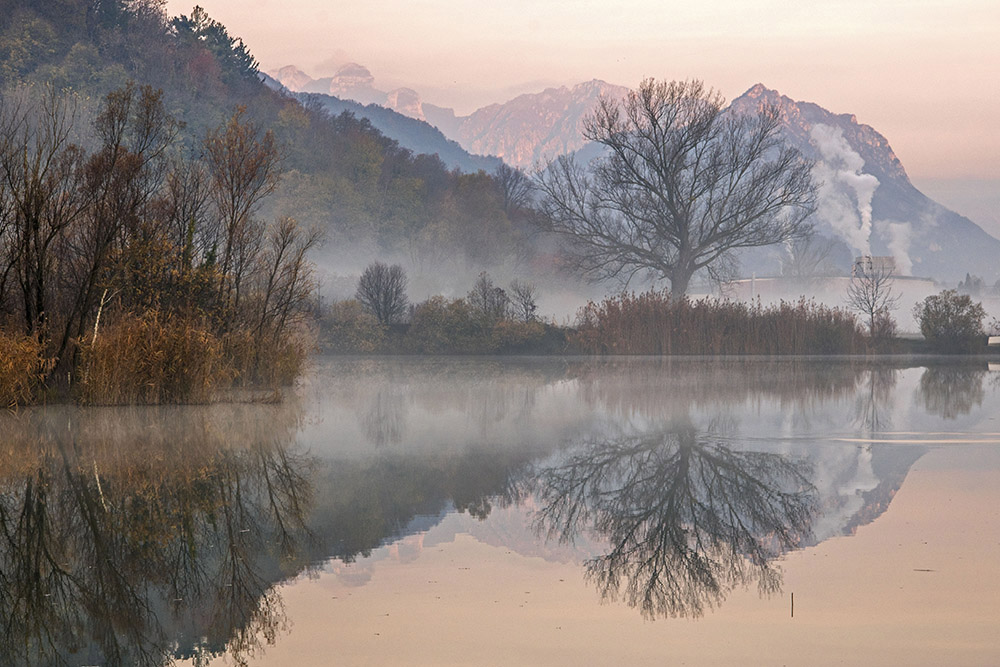 tra fumi e nebbie