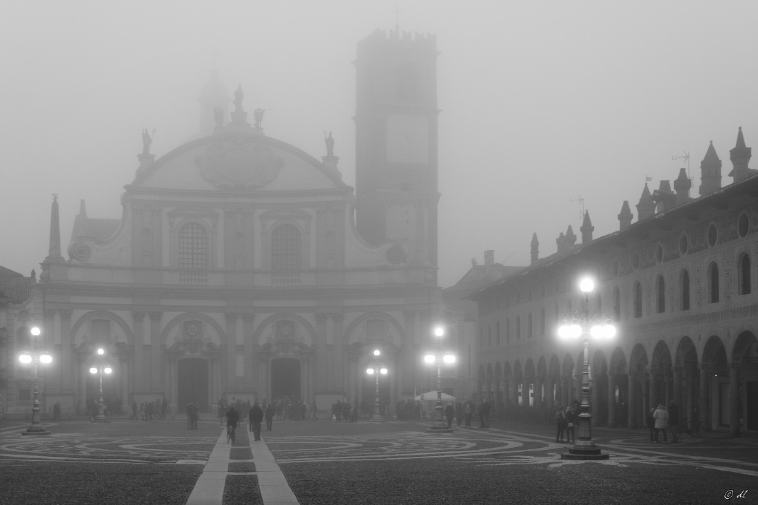 Vigevano. Piazza Ducale