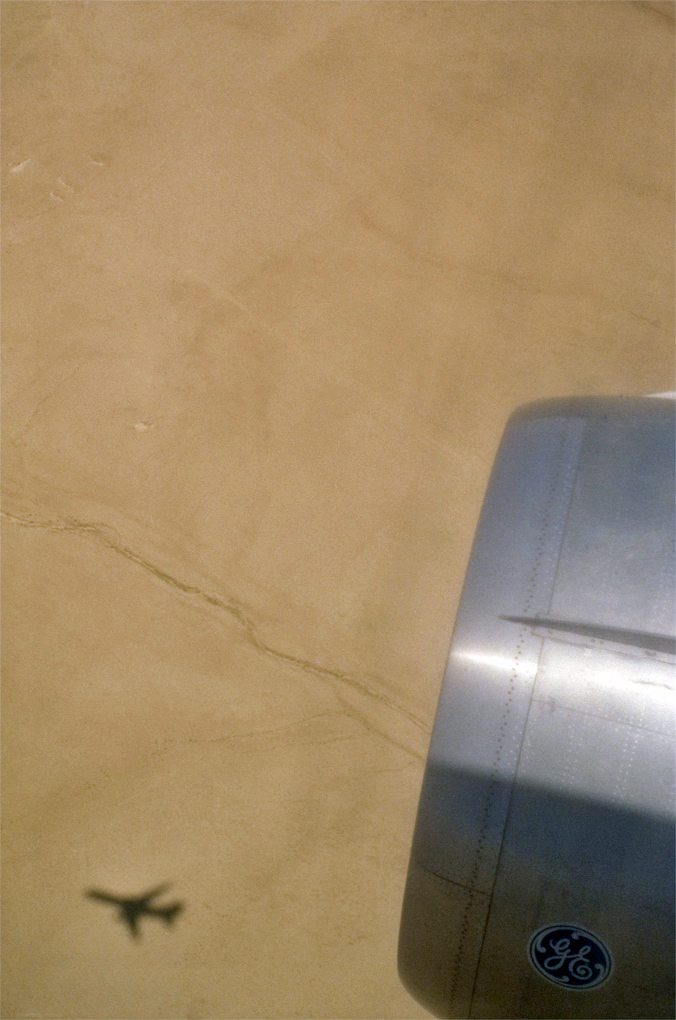 In volo sul deserto.