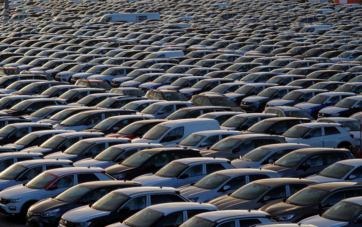 Un tappeto di vetro e acciaio