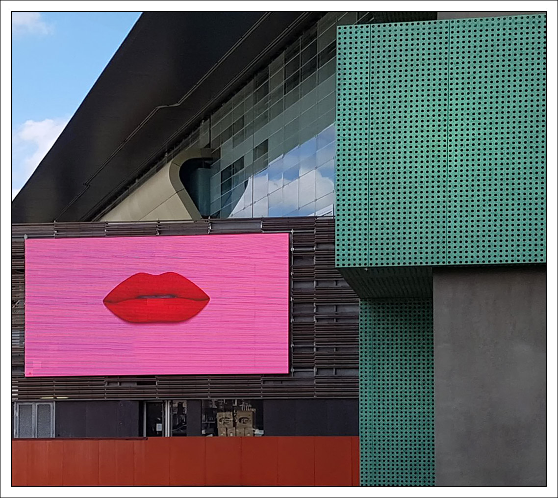 Tiburtina's lips