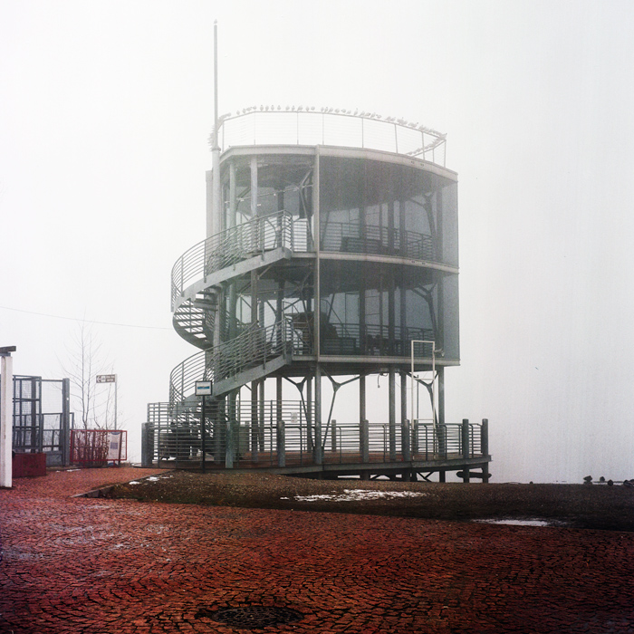 Si intravede nella nebbia