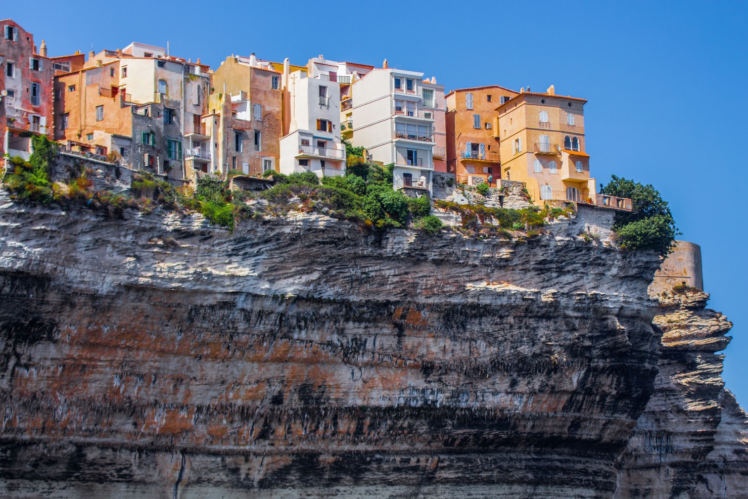 La citt� sembra volersi tuffare