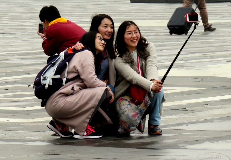 ���...���