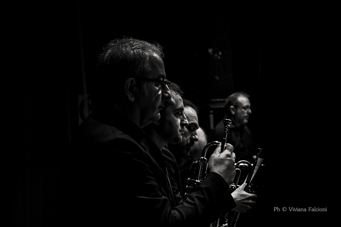 ....labbra che vibrano.....