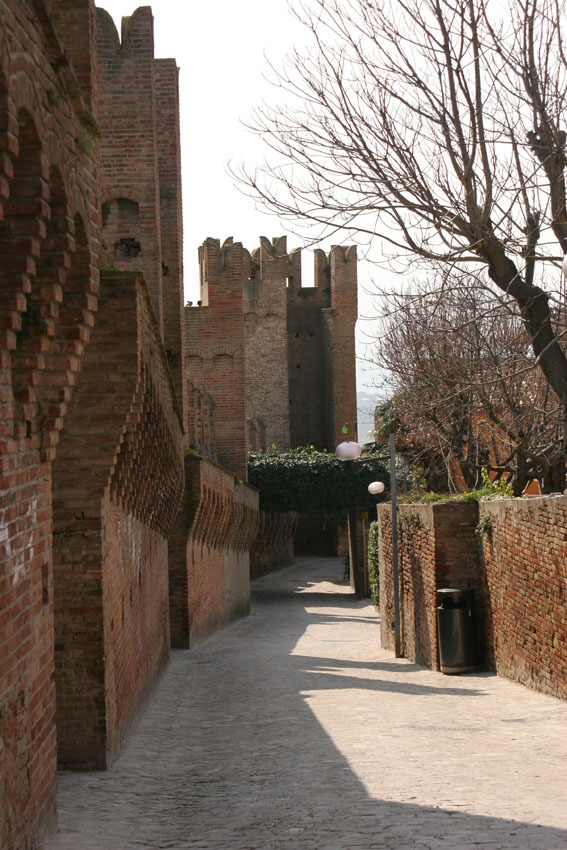 PERIMETRO CASTELLO GRADARA