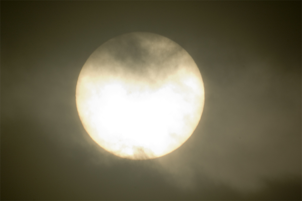 Il Sole f� capolino tra le nuvole