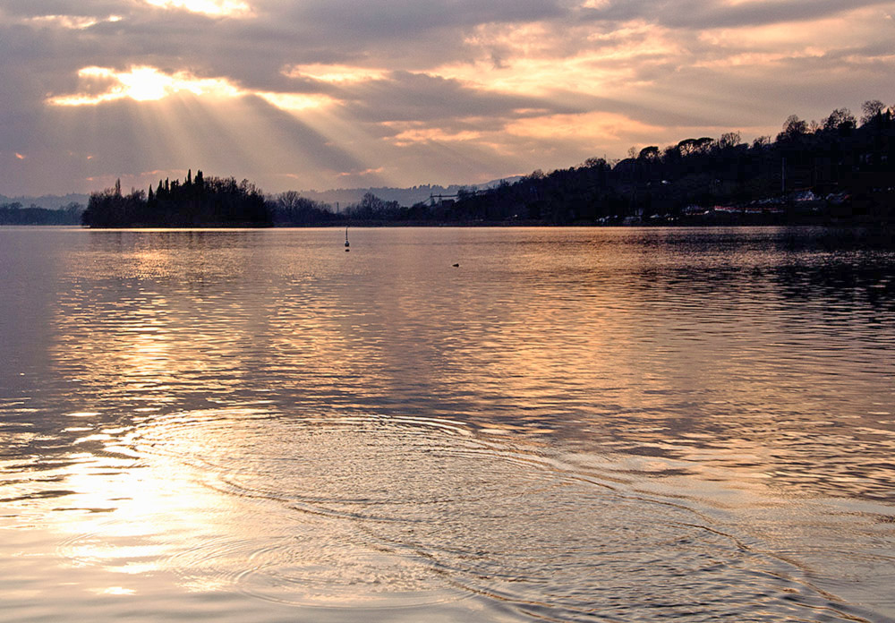tramonto sul lago
