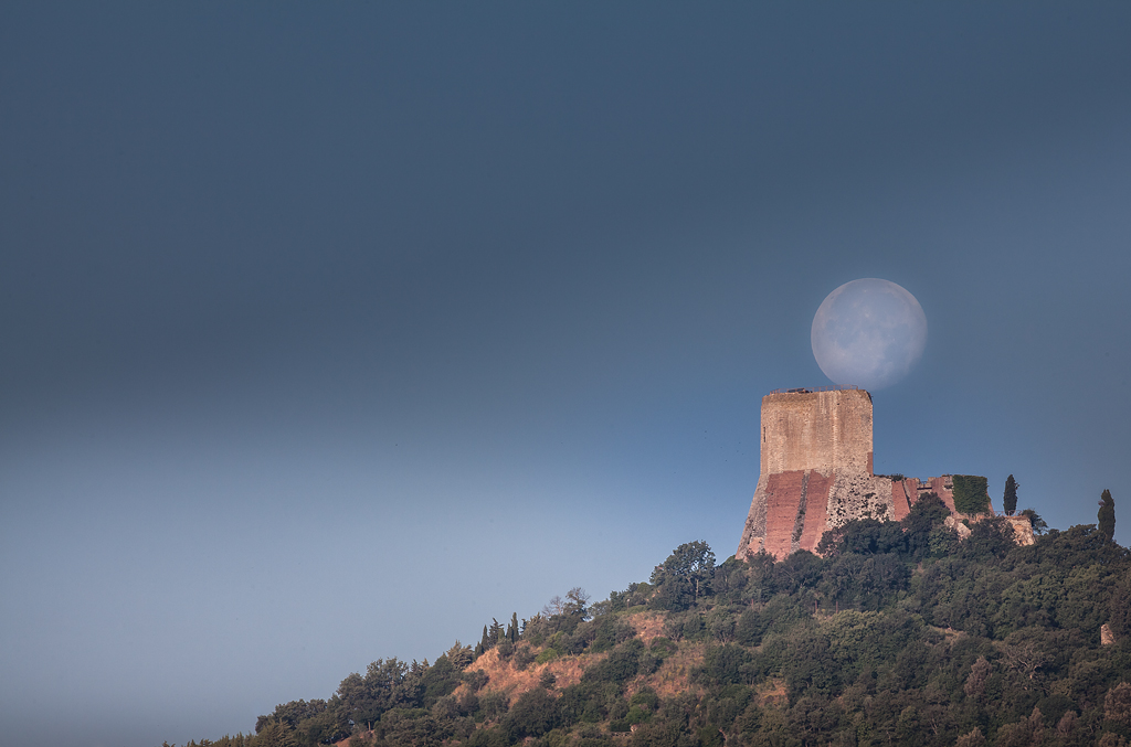 la rocca e la luna