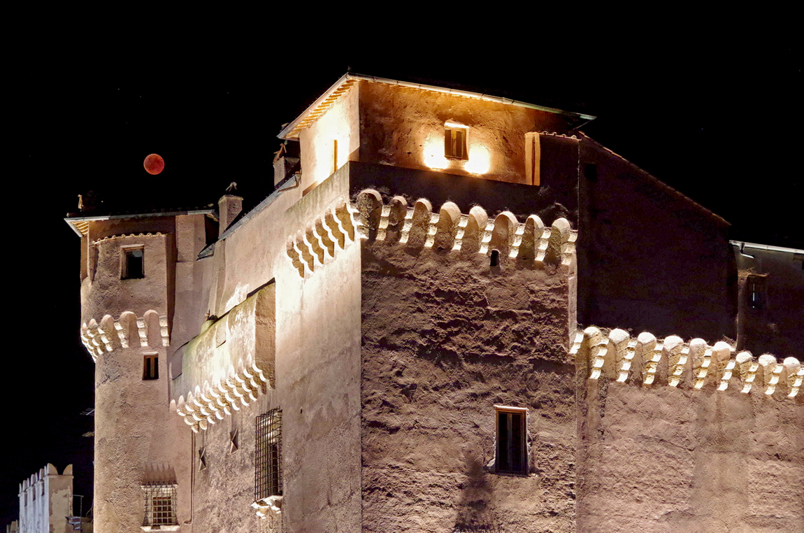 Luna sul castello 1