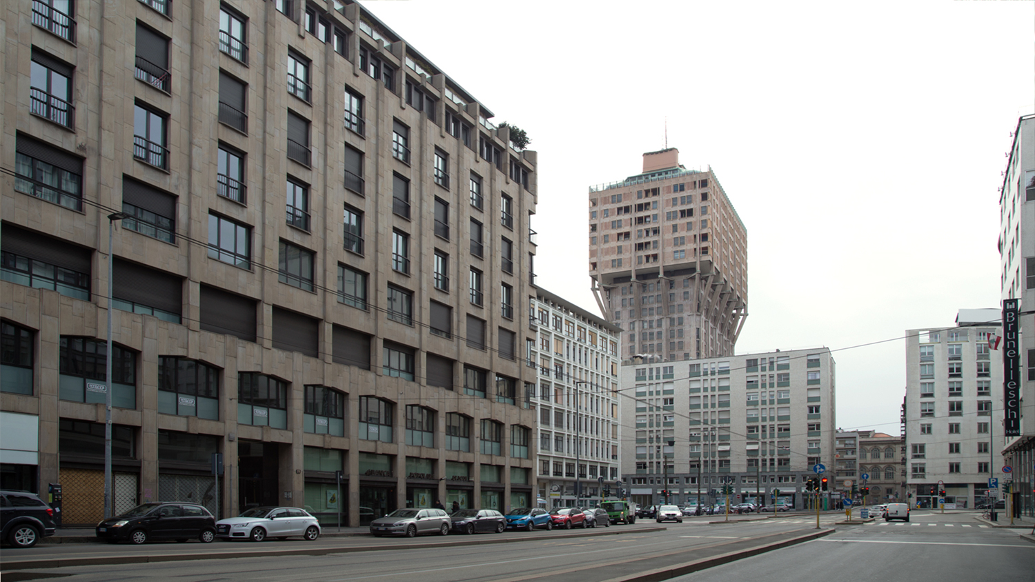 Torre Velasca da via Larga Milano