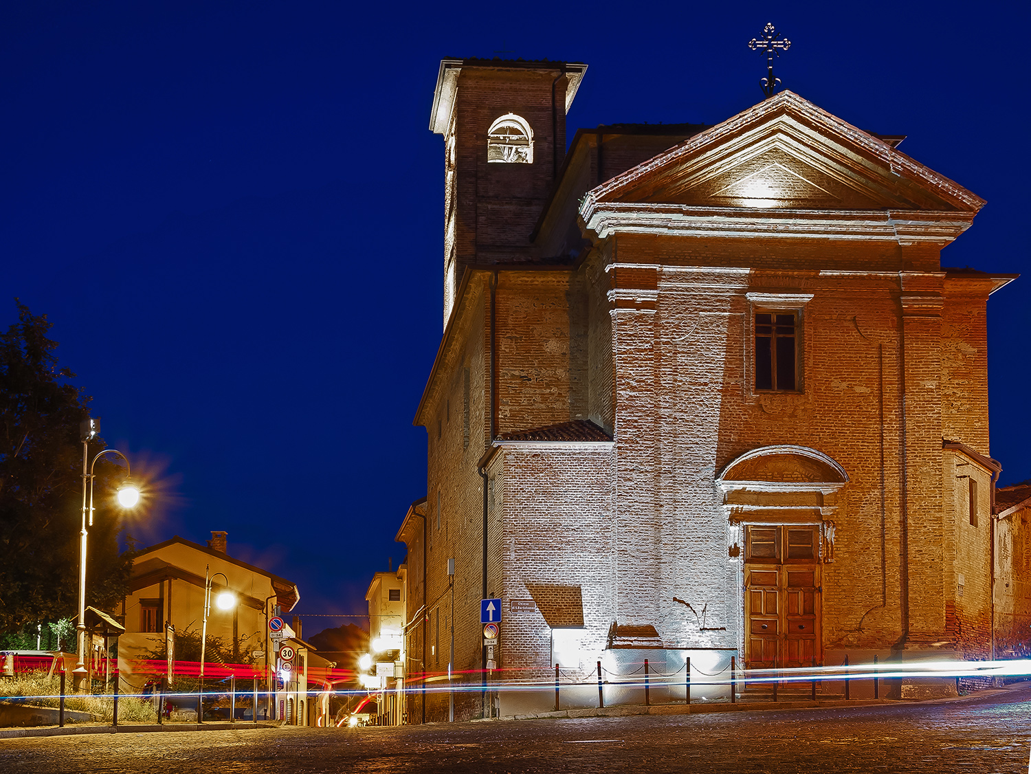 Scie luminose nel centro storico