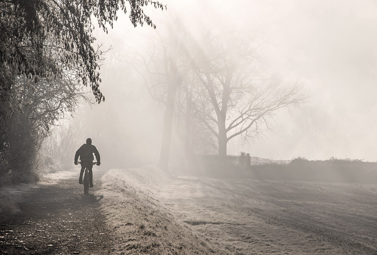 pedalando nella nebbia