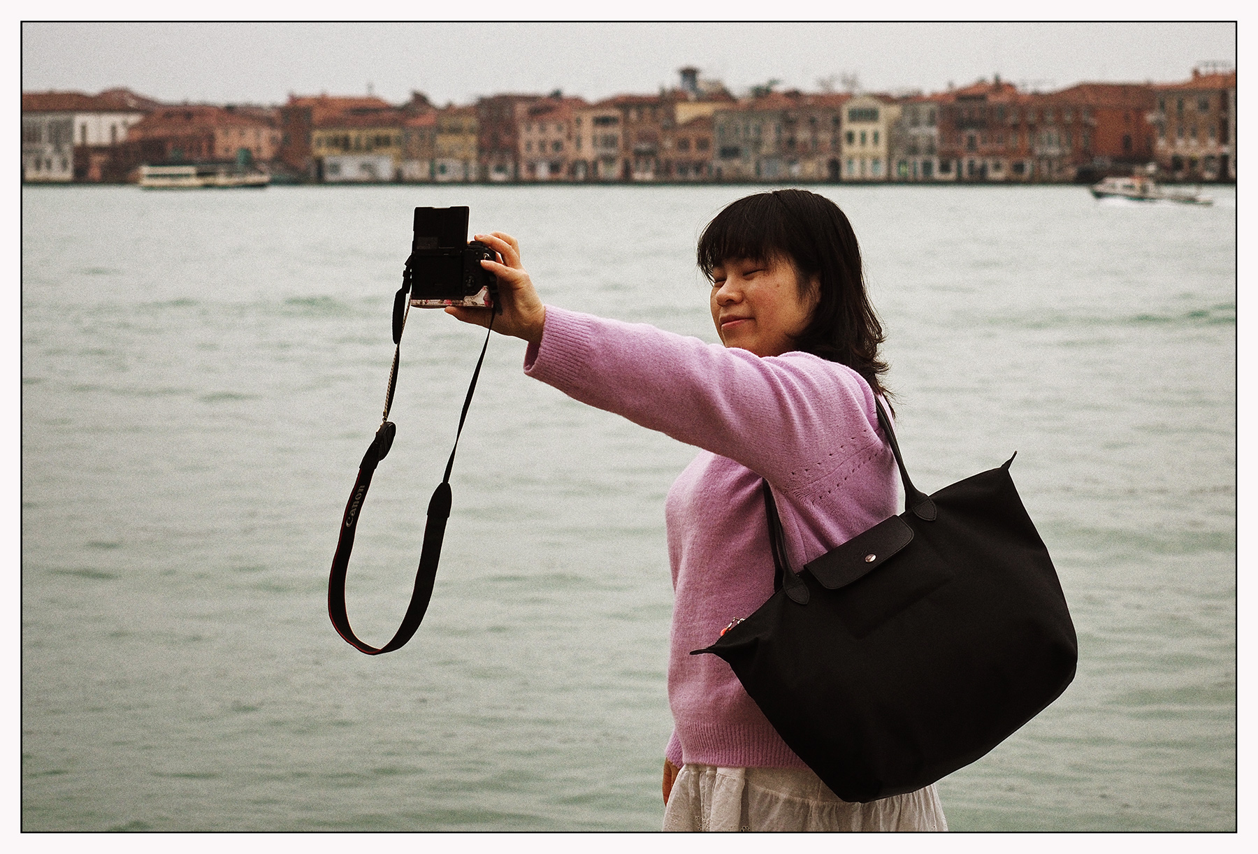 Fototurista alle Fondamenta delle Zattere