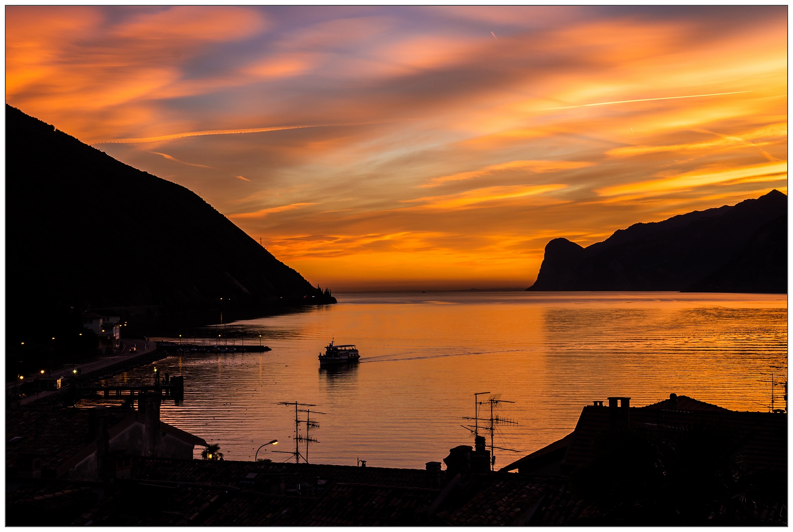 Sera sulla baia di Torbole