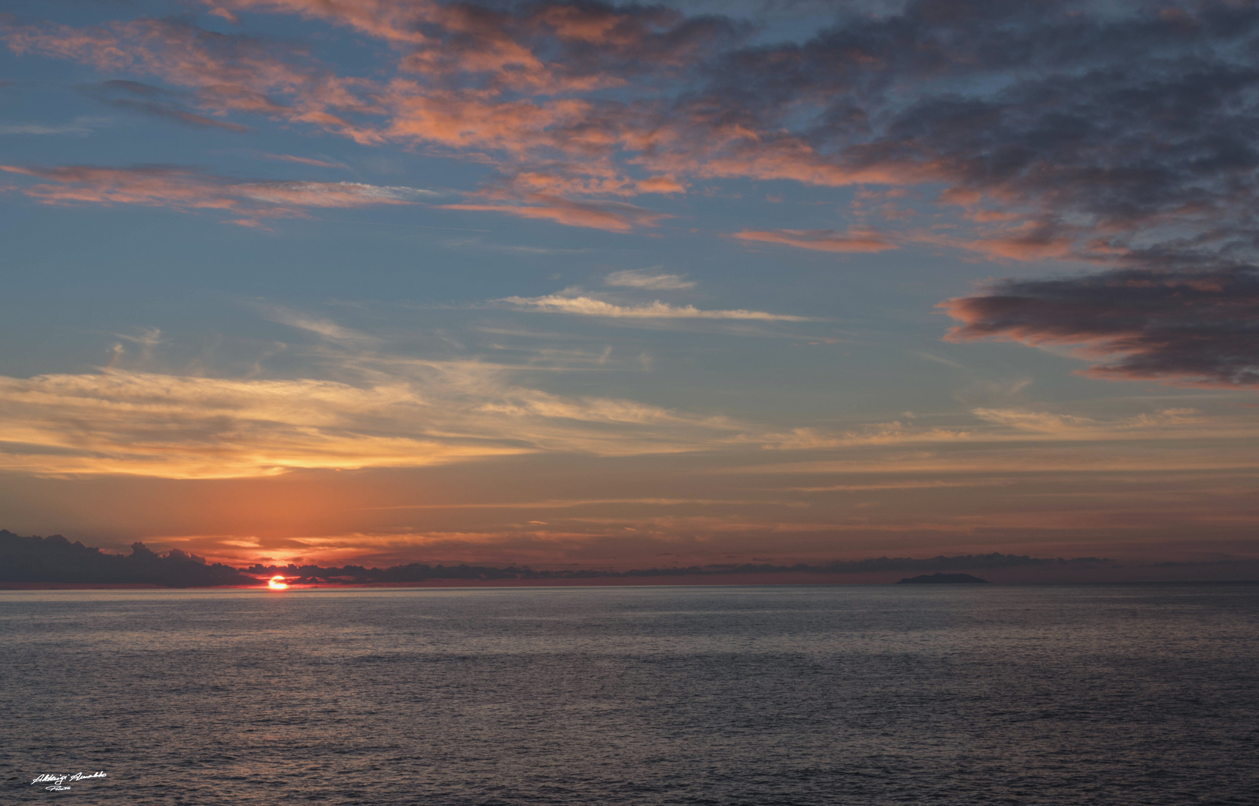 Tramonto..la Gorgona vista dal Castello del boccale..
