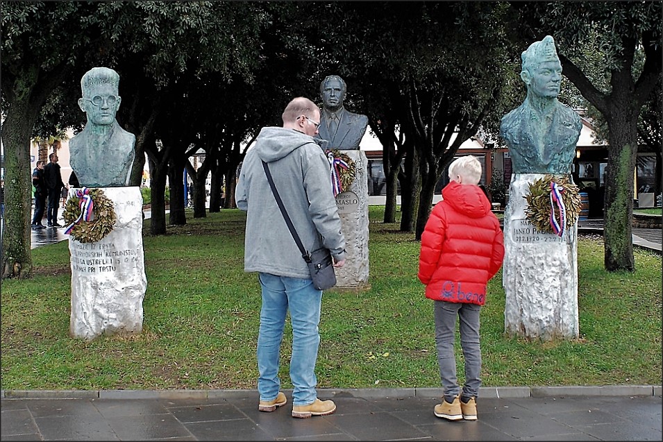 Di fronte alla storia