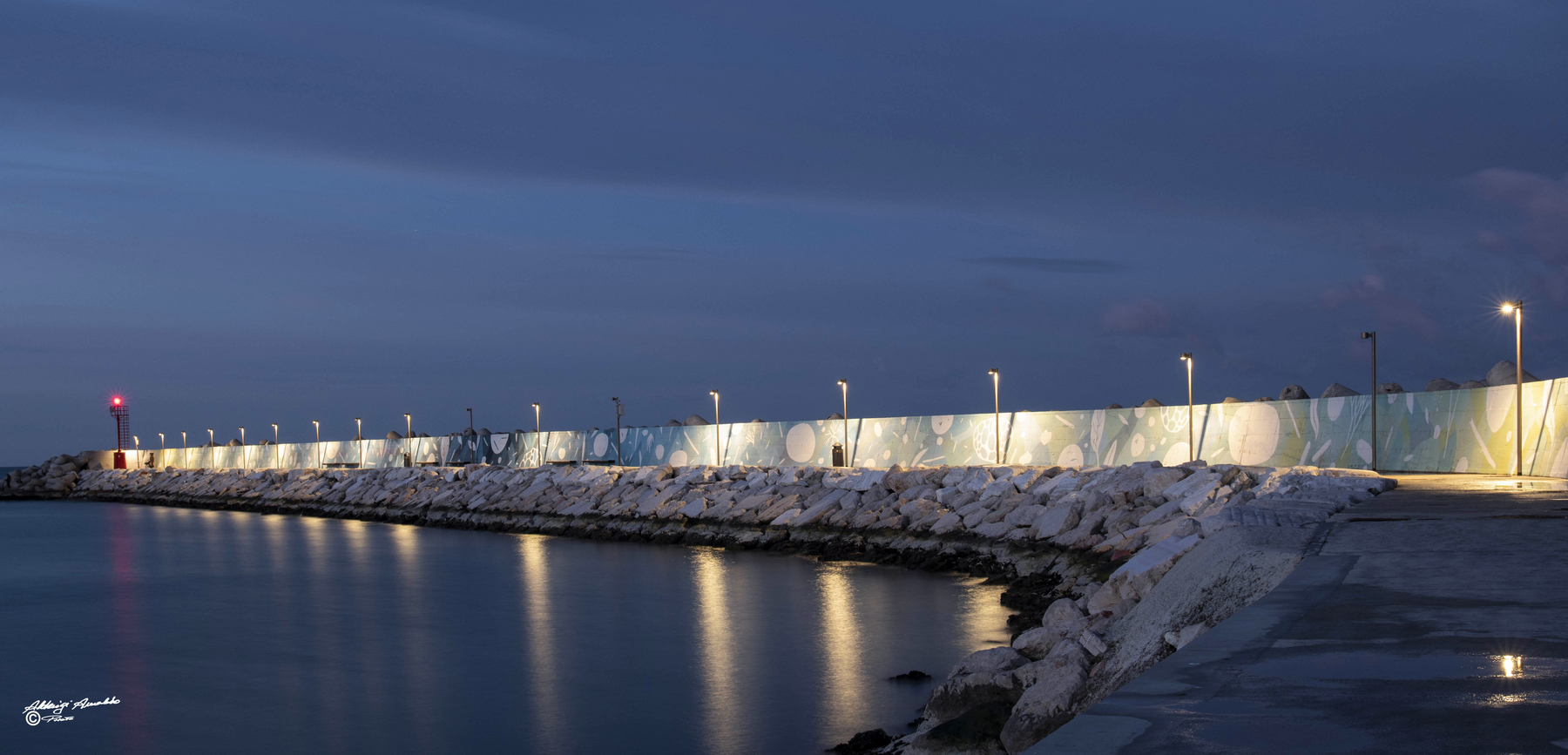 Tramonto:.passeggiata lungo il porto.
