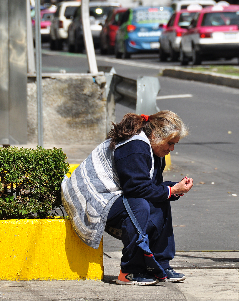 Pensando, con il mondo che scorre intorno