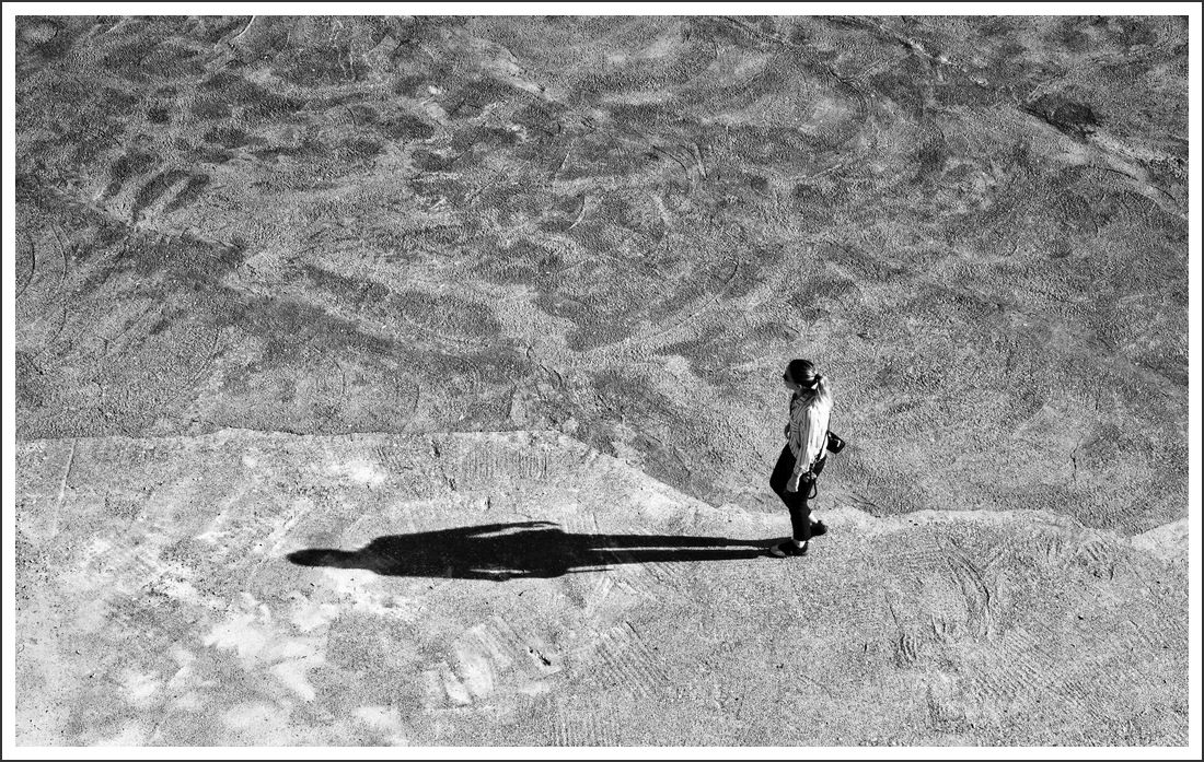 superficie con ombra lunga