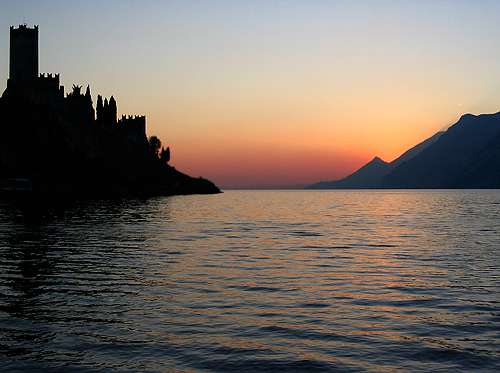 castello di malcesine al tramonto