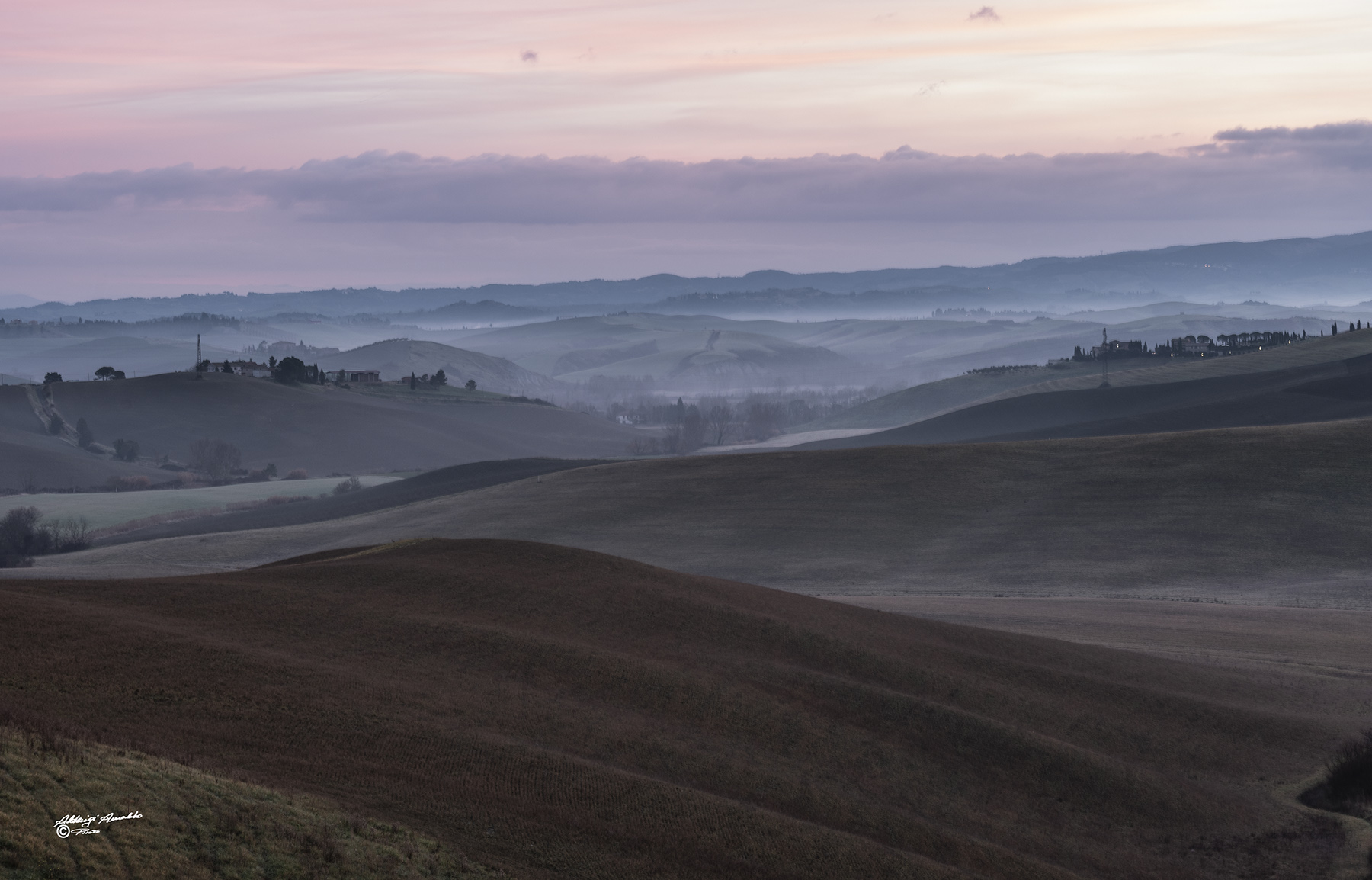 Prime luci dell'alba.. colline del silenzio..