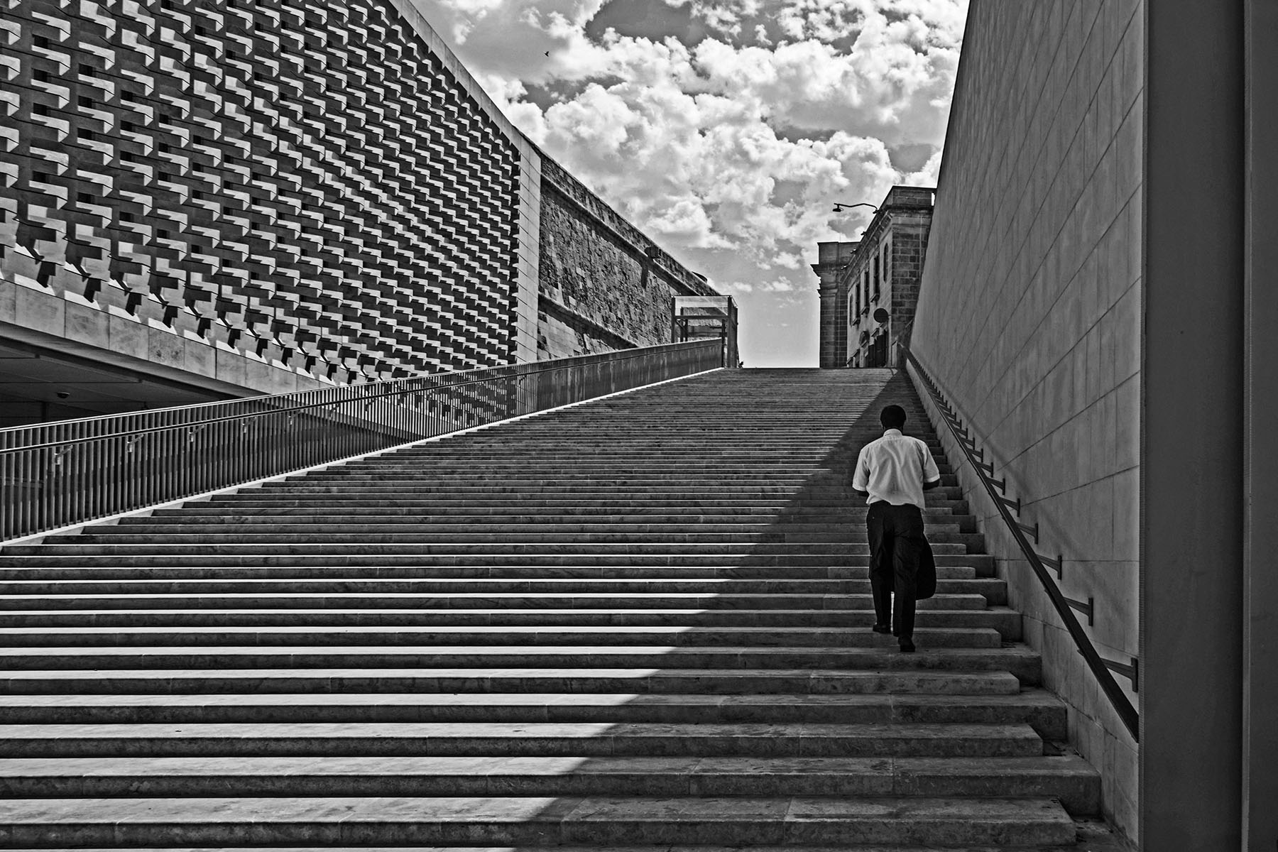 dall'ombra alla luce b/n