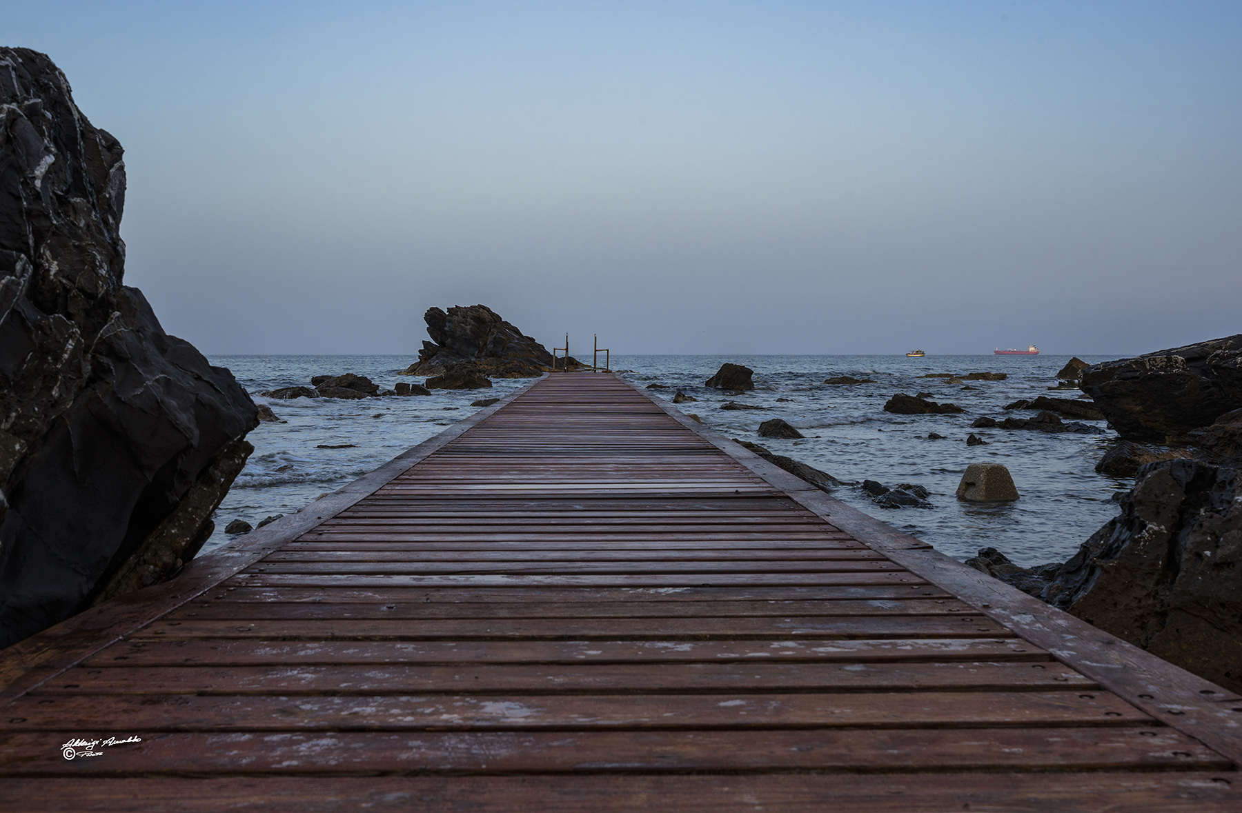 All'alba camminando sul Pontile..