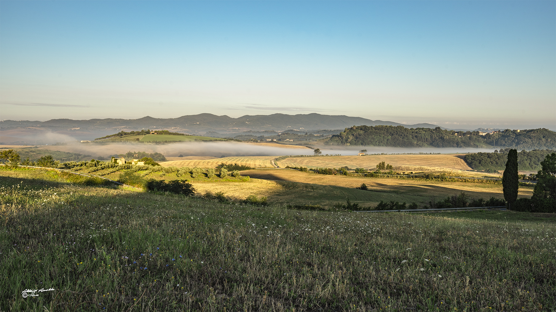 Stratificazioni..Nebbia nella valle.