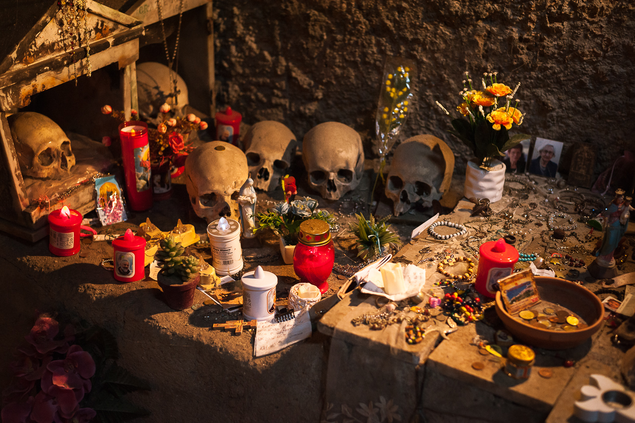 Horror scaramantico: cimitero delle Fontanelle