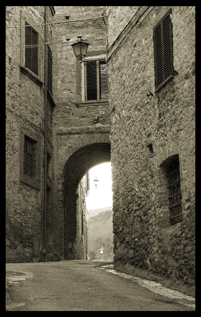 Un vicolo di un paesello toscano...