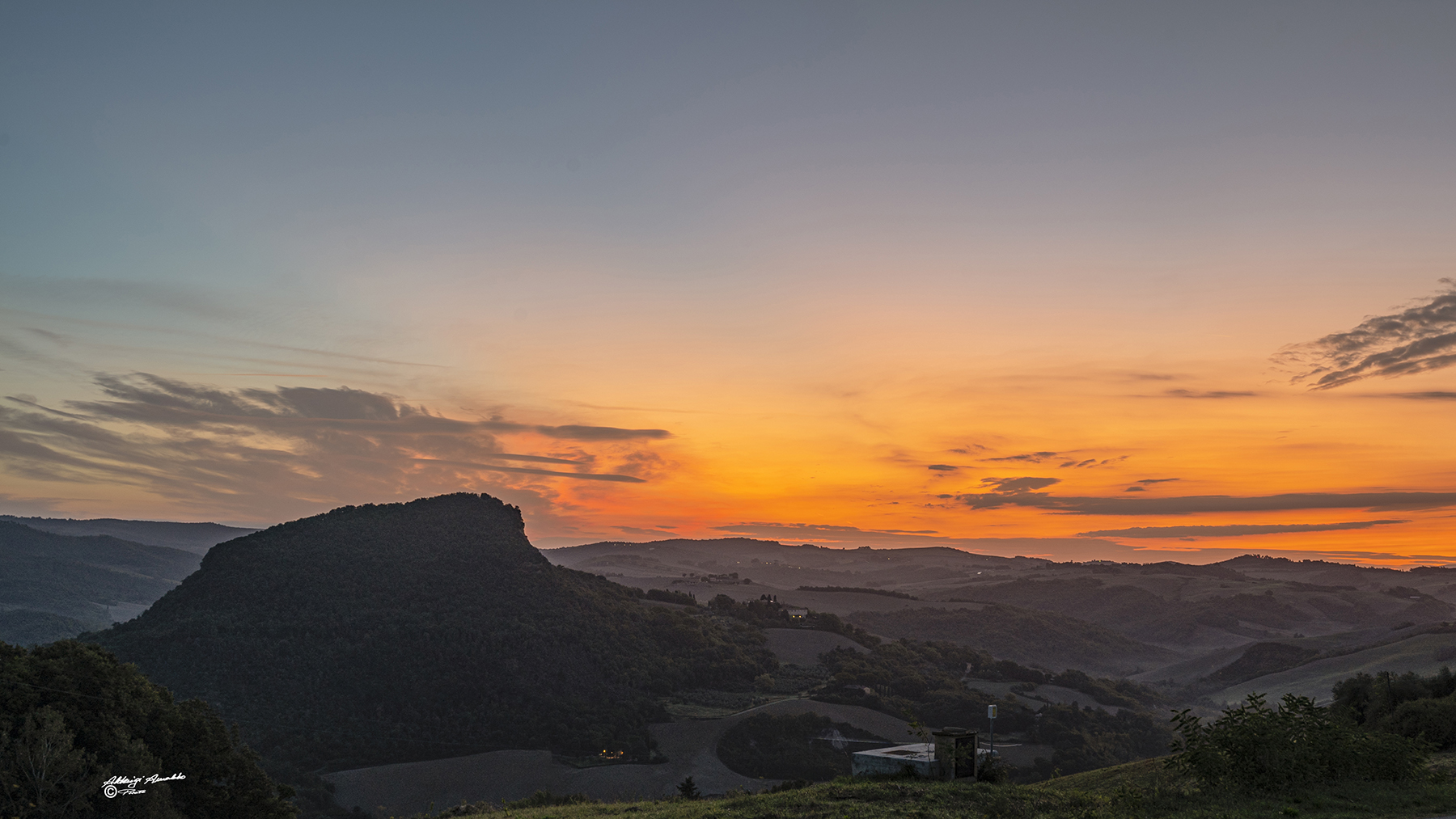 Albeggio nelle colline di Volterra..
