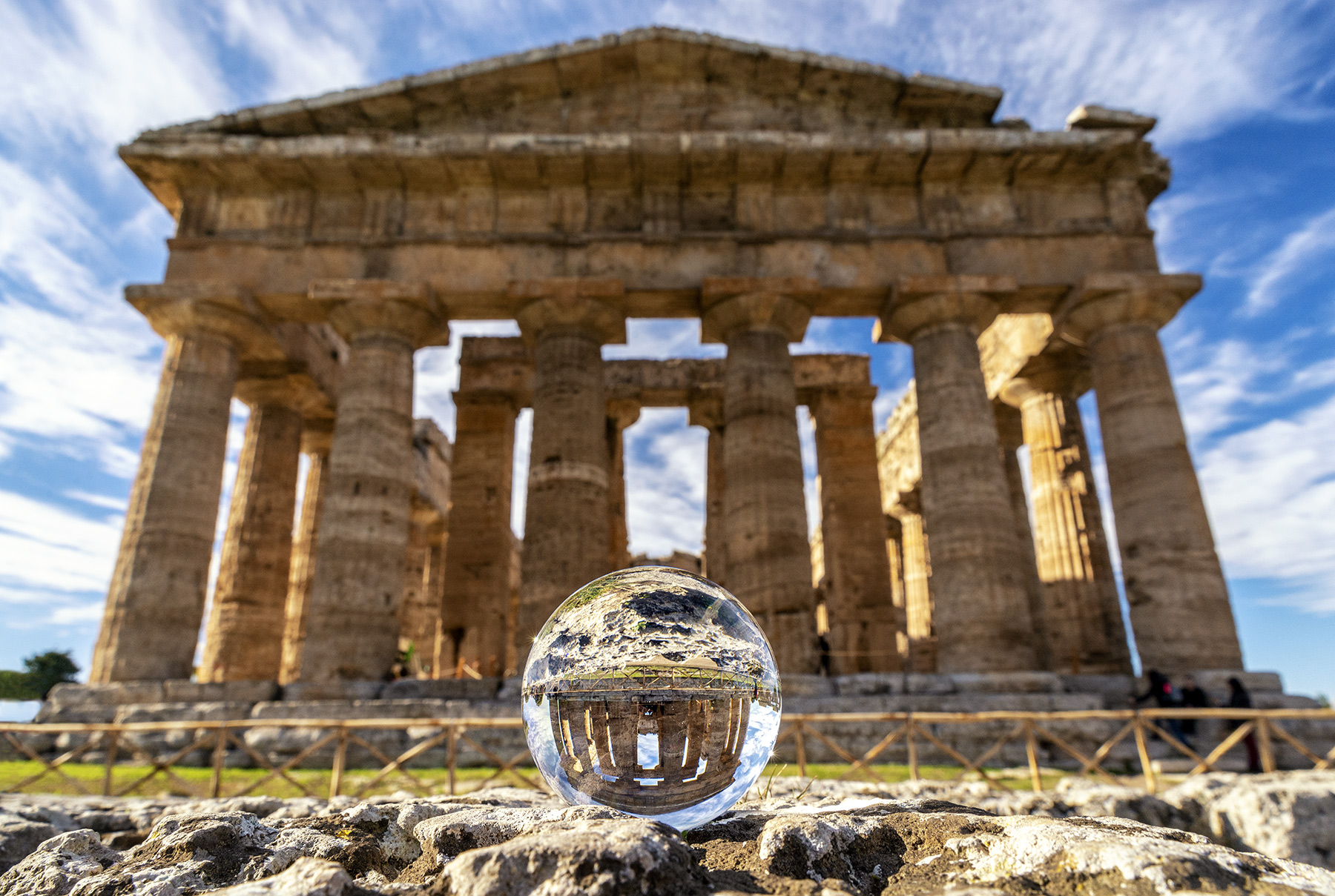 Il Tempio di Nettuno in una sfera