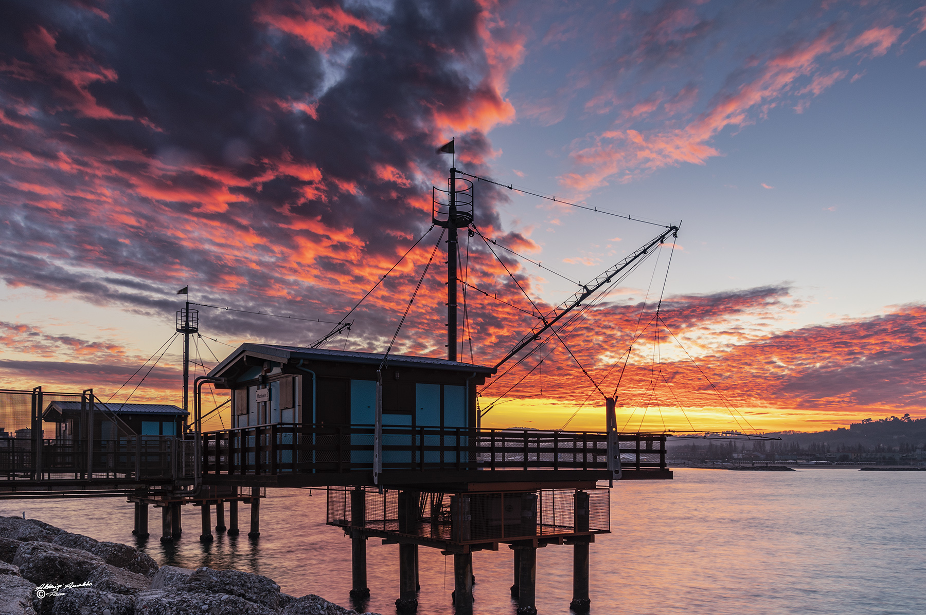 Tramonto rosso sul trabucco..