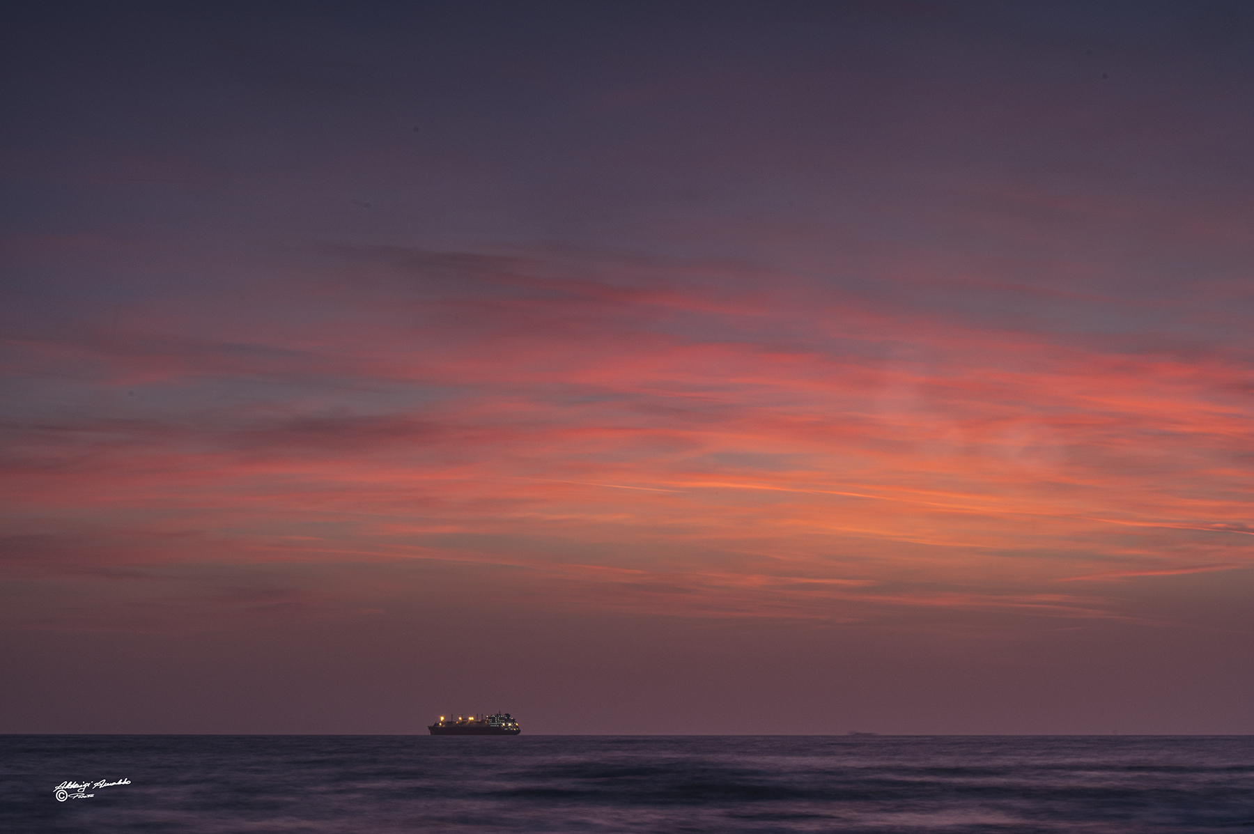 La nave.. ed il cielo dal rosso fuoco..