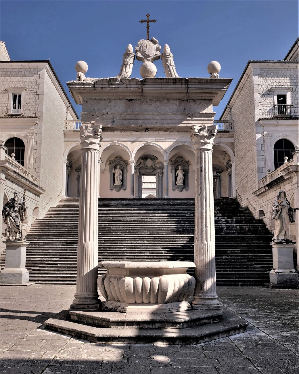 L'abbazia ricostruita.