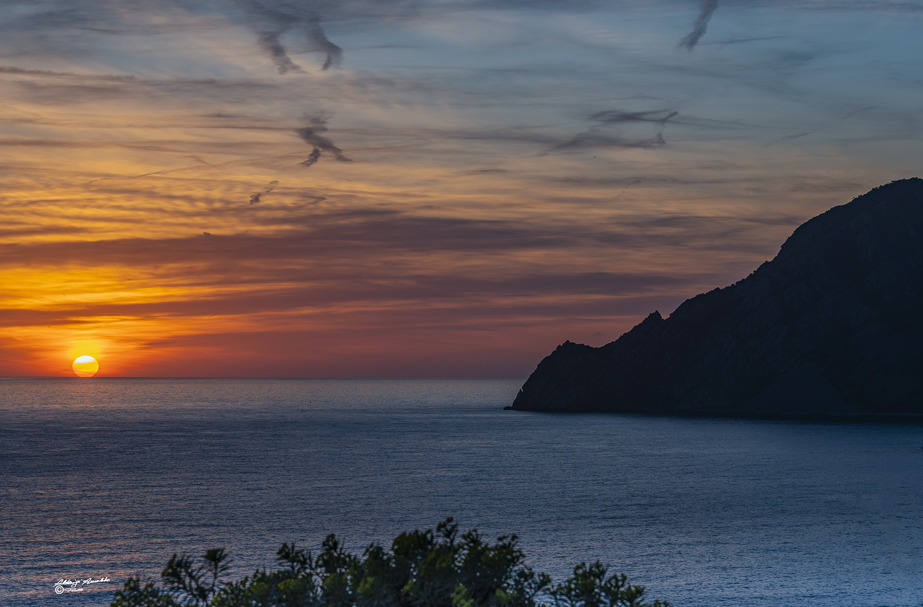 Tramonto sul mar Ligure. visto da Vernazza.