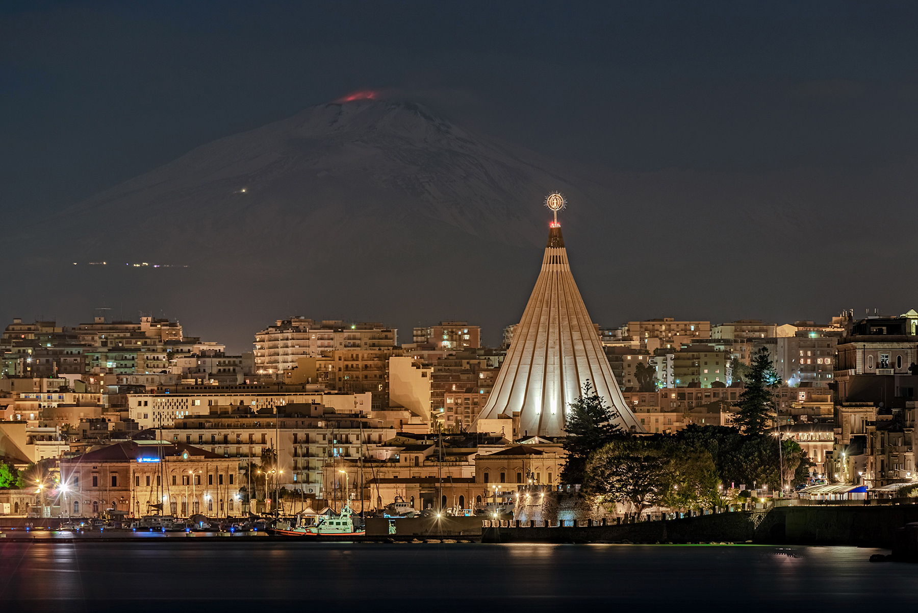 Siracusa e Etna - veduta notturna