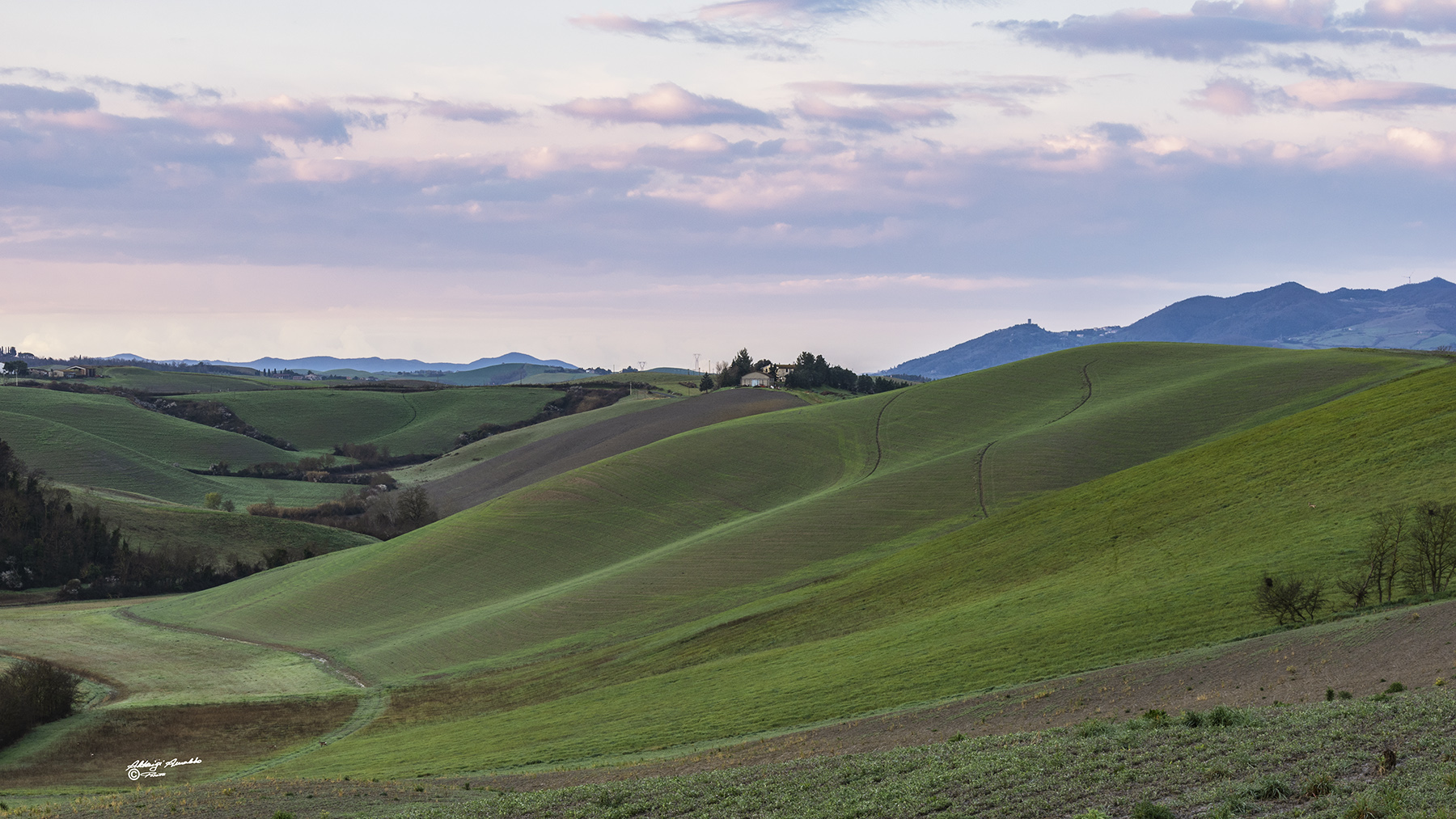 Ondulazioni Verdi tra le colline..