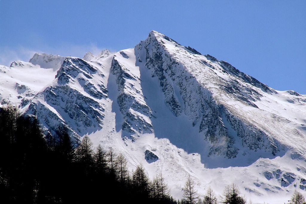 Credo sia il Cappello d'Envie 2556 metri.