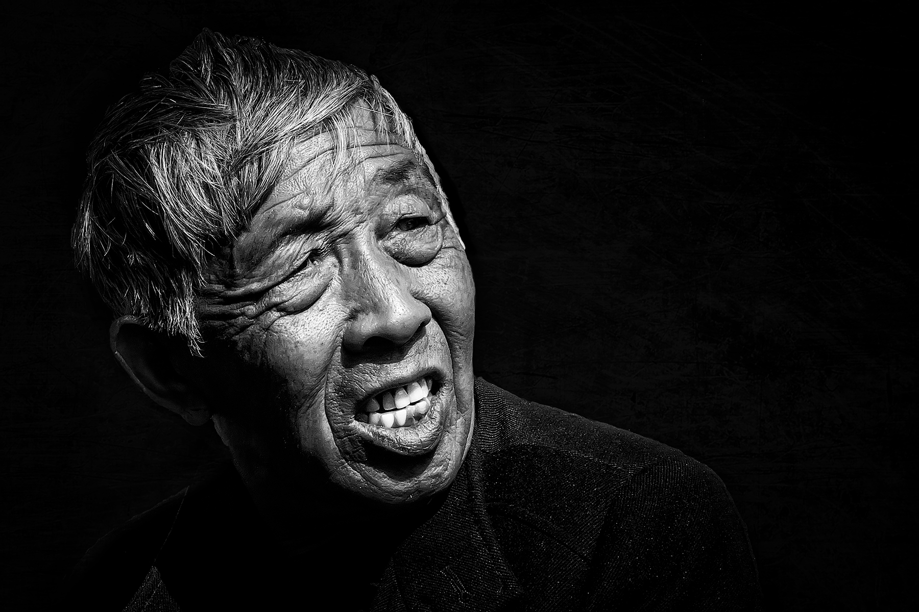 un volto al porto di Genova