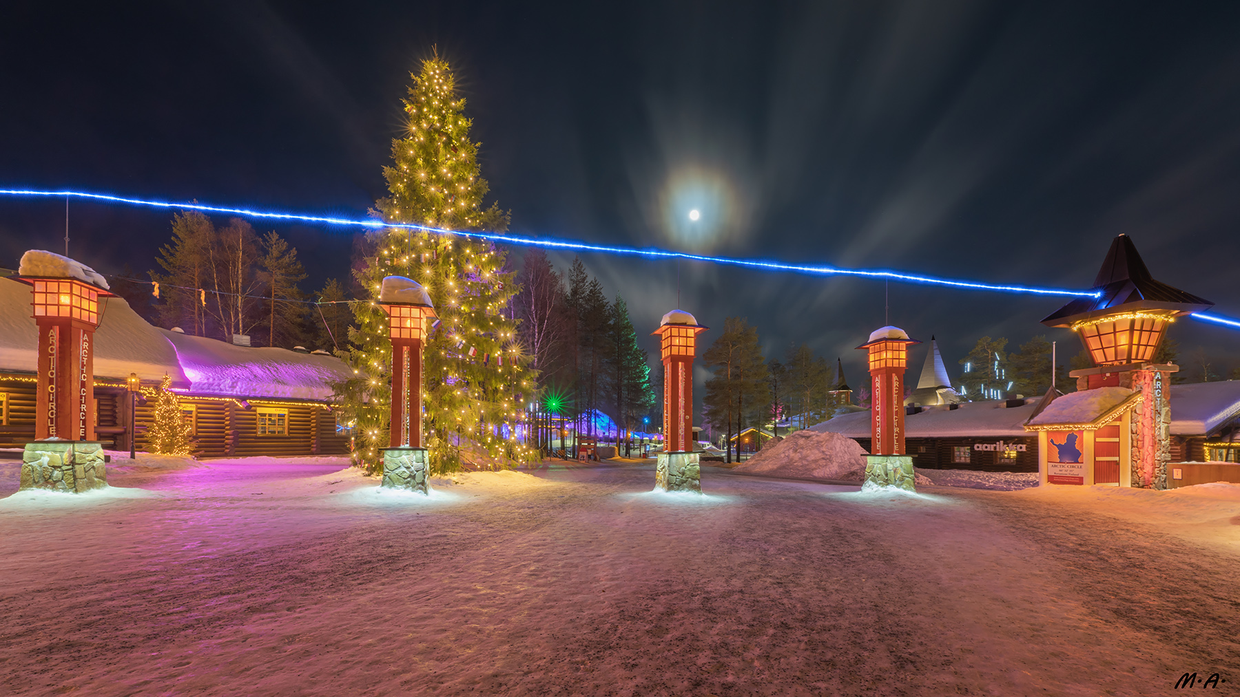 Alone lunare sulla linea del Circolo Polare Artico