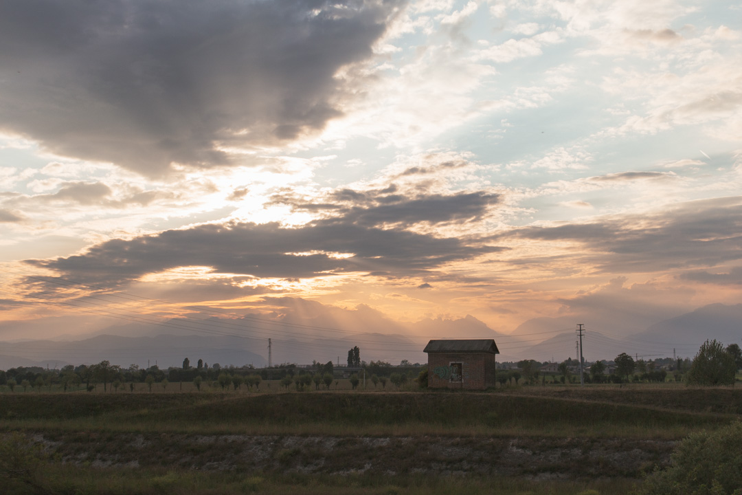 Sulla cresta dell'argine