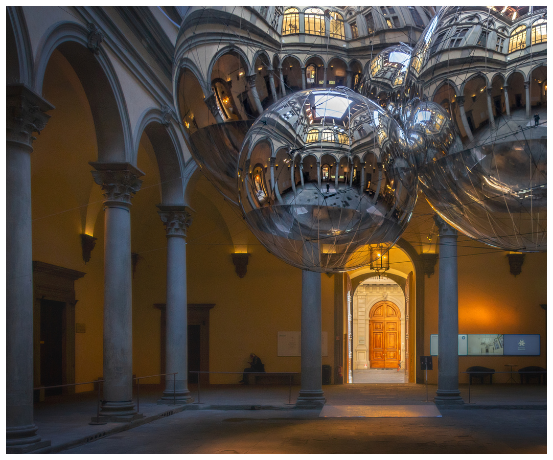 Saraceno a Strozzi, cortile