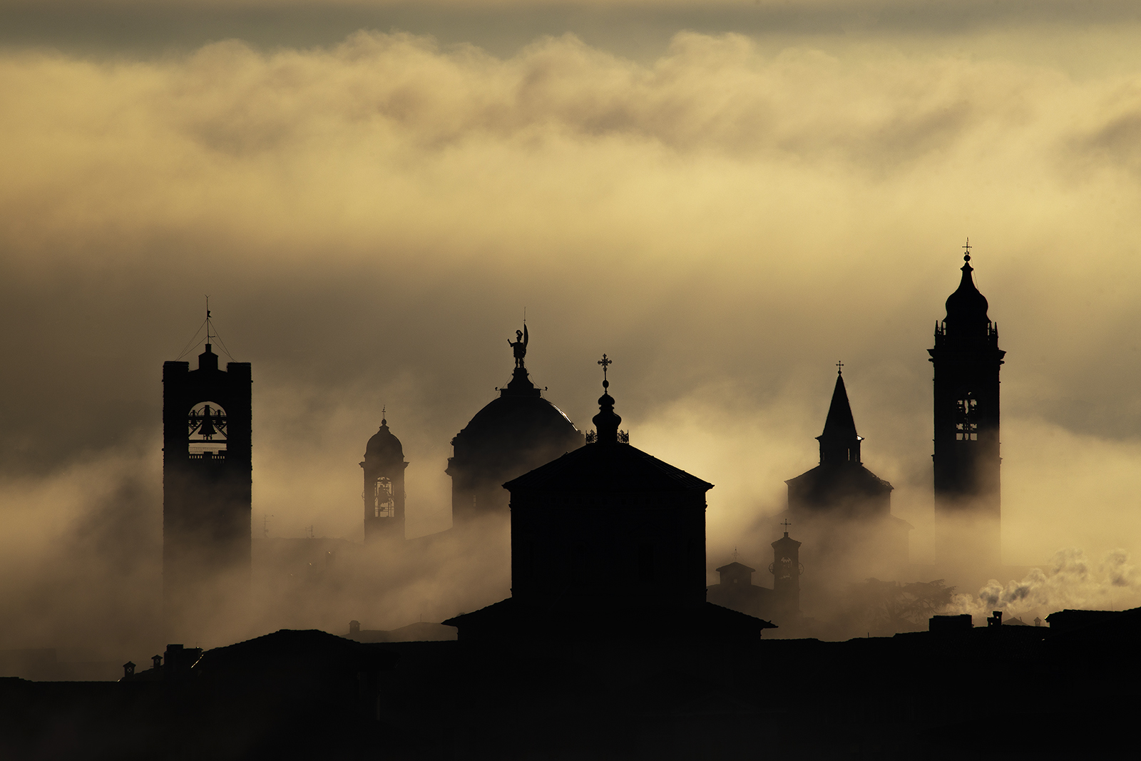 Il risveglio di Bergamo Alta -colore-