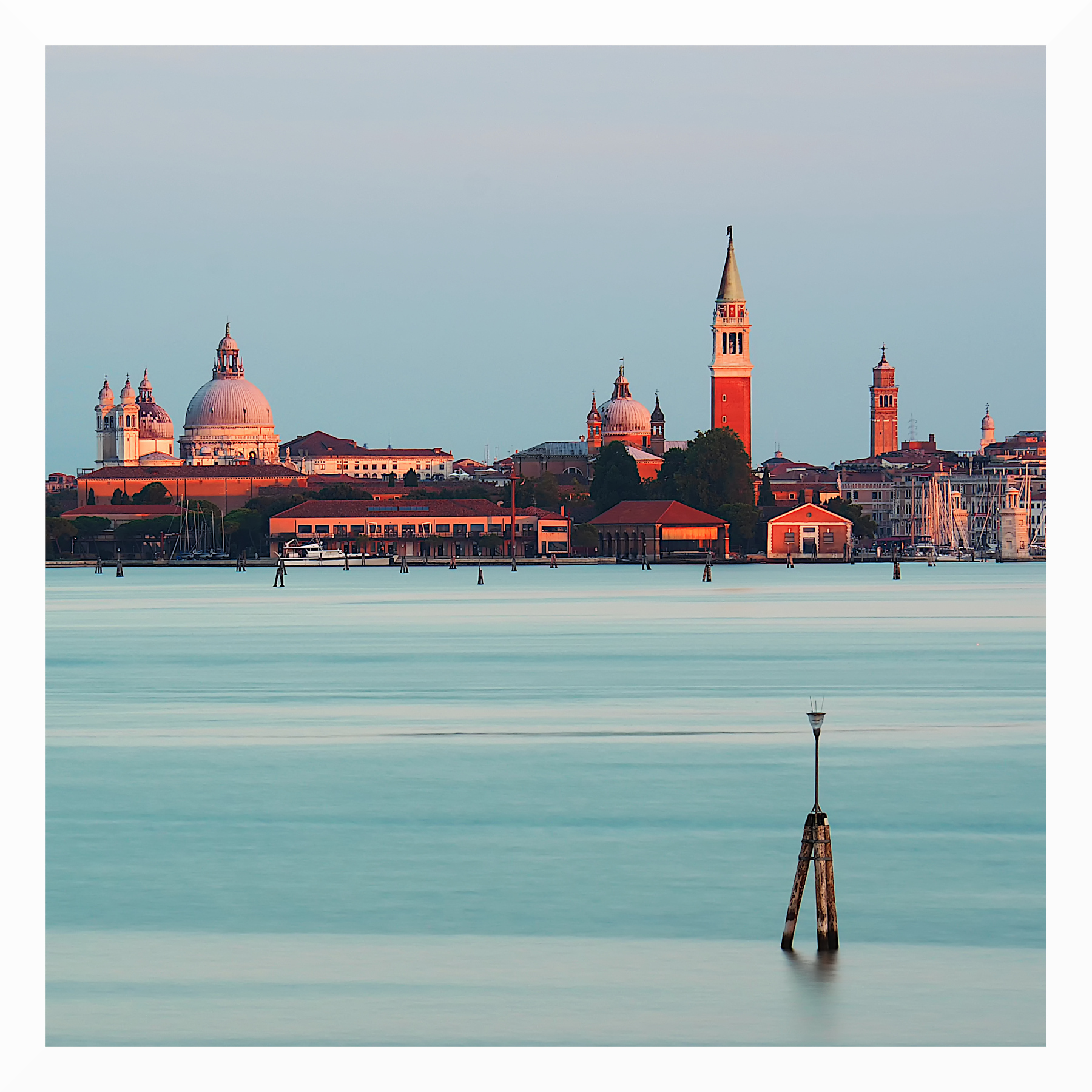 Prime luci in laguna