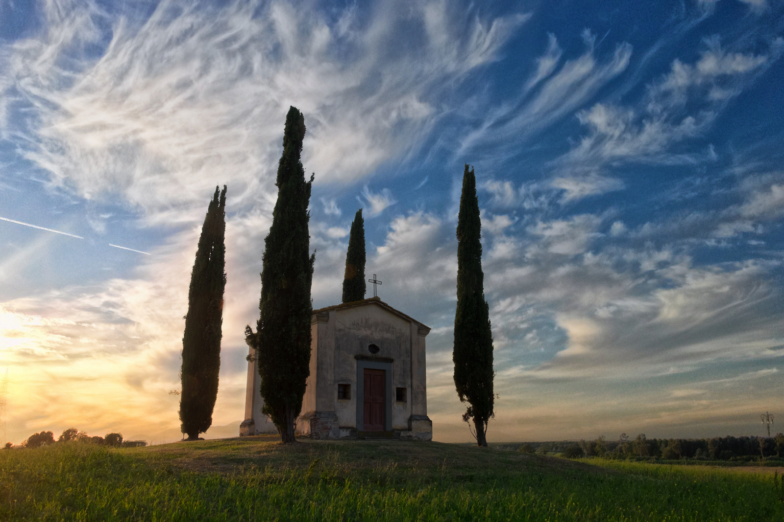 Chiesetta al tramonto