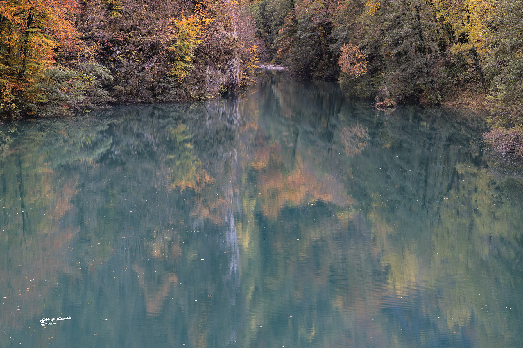 Il lago ed i suoi colori autunnali2